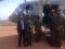 Le Directeur de l’EASF, Dr. Abdillahi Omar Bouh avec le Général de Division, Prime Niyongabo, Chef des Forces de Défense burundaises 2e de gauche) après l'arrivée à Kitgum. Le Général Niyongabo est l'actuel président du Comité des Chefs d'Etat-major de la Défense au sein de l'EASF.