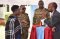 Quelques membres du personnel en conversation lors de la cérémonie d’accueil du nouveau Chef d'Etat-major Militaire, le Colonel Abdalla Rafick de l'Union des Comores.