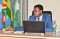 مدير الايساف العميد غيتاتشو شيفيرو فايسا يدون الملاحظات خلال اجتماع المجلس التنفيذي في الأمانة العامة في كارين، نيروبي في 18 نوفمبر 2021.