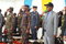 يقف المسؤولون اجتراما عند عزف أناشيد الاتحاد الأفريقي وجمهورية كينيا