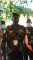 رئيس الاركان العقيد عبدالله رفيقي مع بعض الوفود بعيد افتتاح المؤتمر في موروني، جمهورية جرز القمر الاتجادية