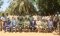 مسؤولون سودانيون وموظفو الايساف يلتقطون صورة جماعية اثناء عملية التحقيق التي اجريت في السودان