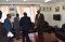 Le Lieutenant général Robert Kibochi échange des notes avec des membres de la direction de l'EASF au Secrétariat lors de sa visite.