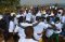 الطلاب ينضمون  إلى الأغنية والرقص بعد إنجاز عملهم خلال يوم الايساف في رواندا 